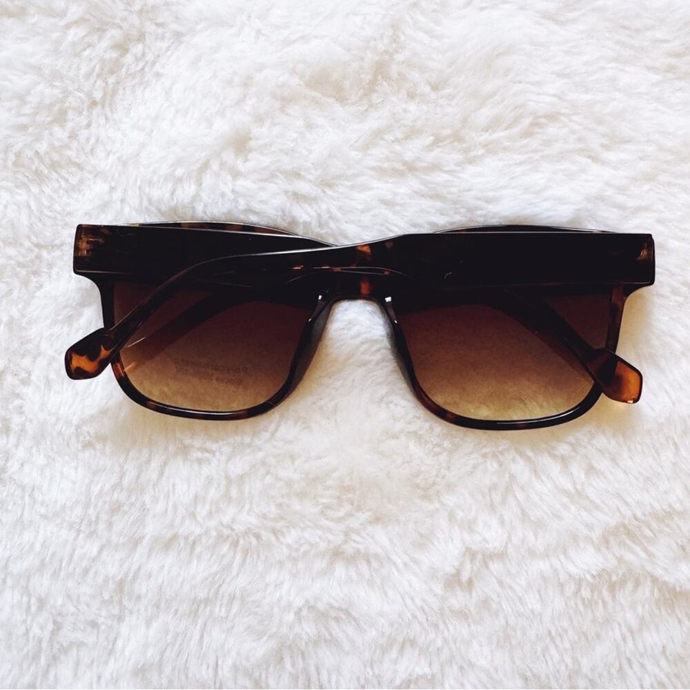 Octavia Tortoise Brown Oversized Chic Sunglasses - Picture 10 of 10